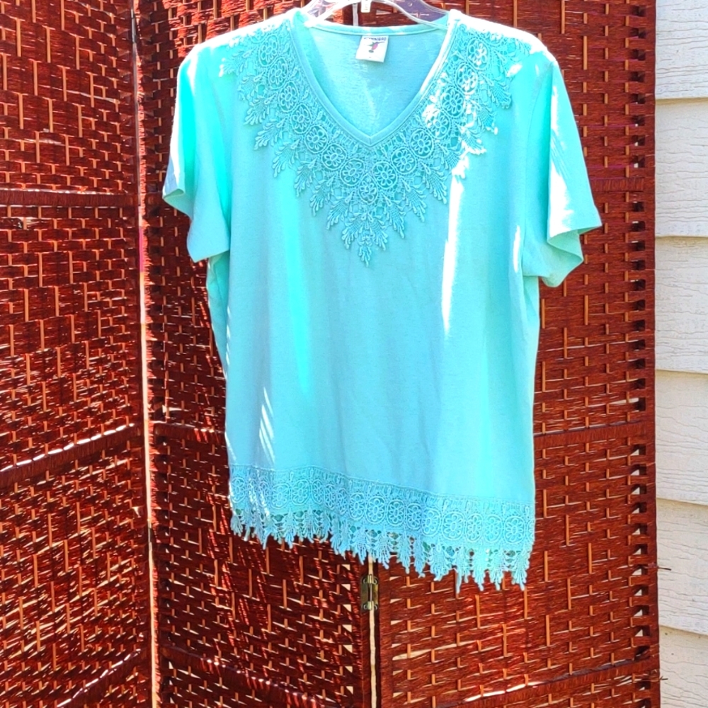 Short sleeve darling edging around neck and bottom of shirt